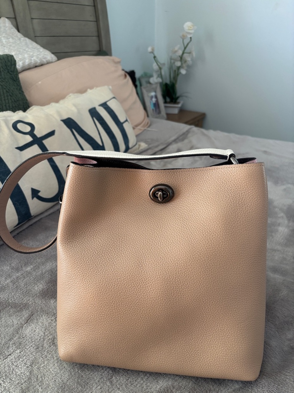 Women's Pink Leather Shoulder Bag - Structured Tote - Picture 3 of 16